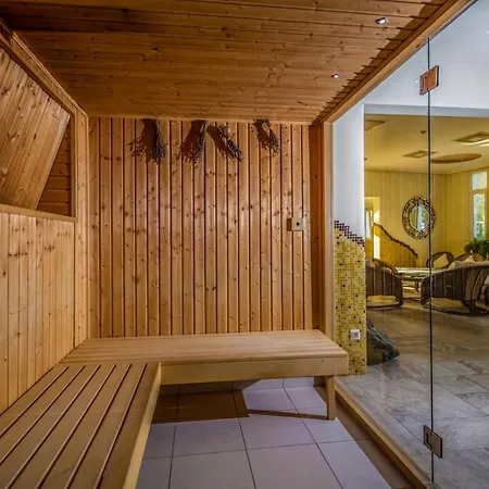 Balaton Szálloda 4*
